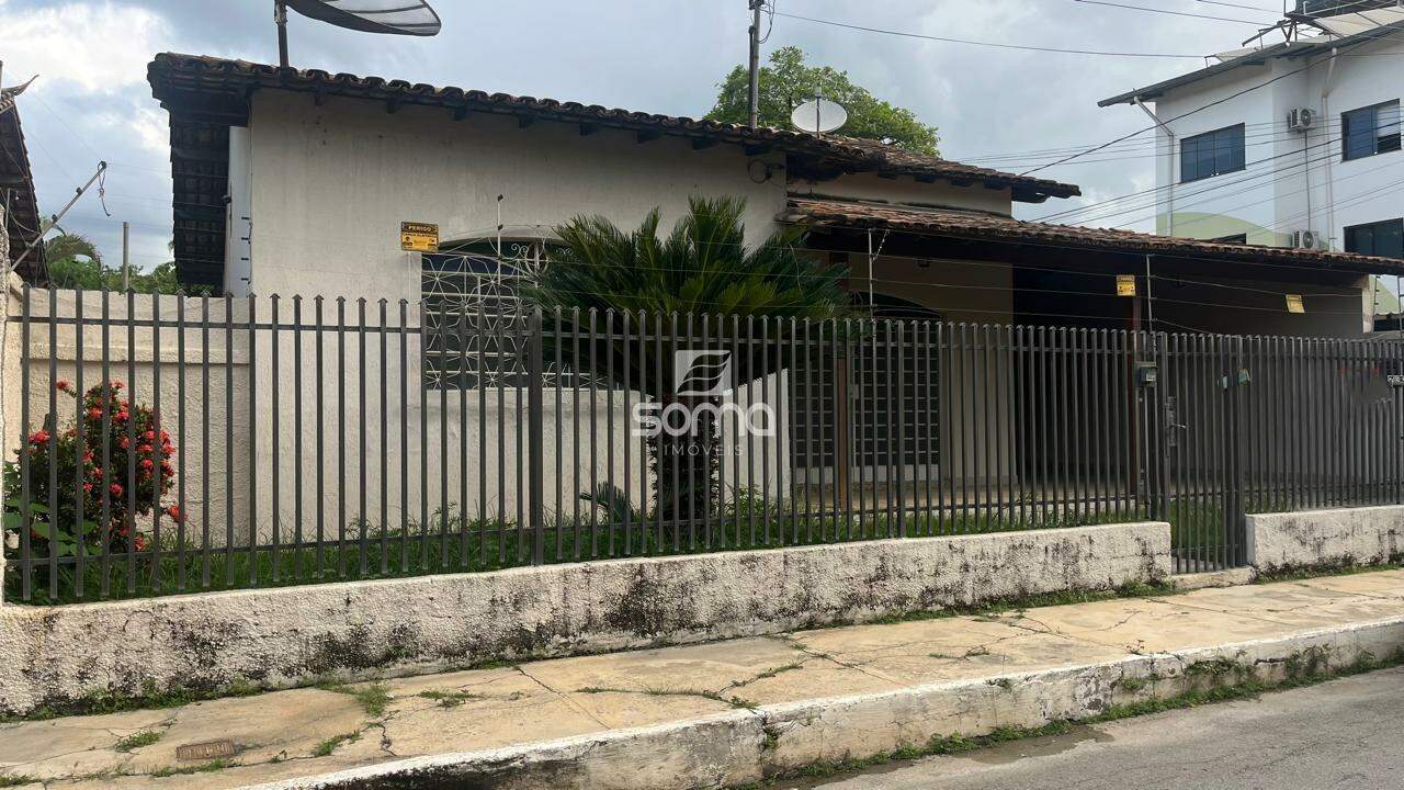 Casa à venda no Centro: