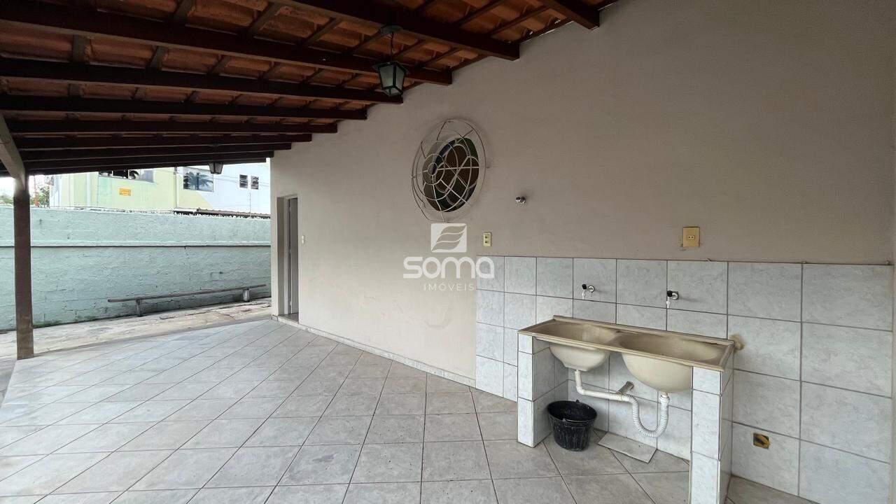 Casa à venda no Centro: