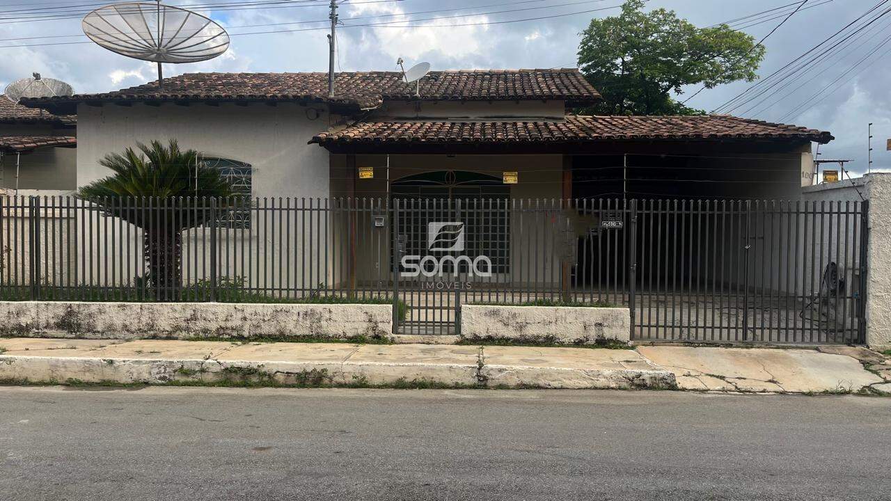 Casa à venda no Centro: