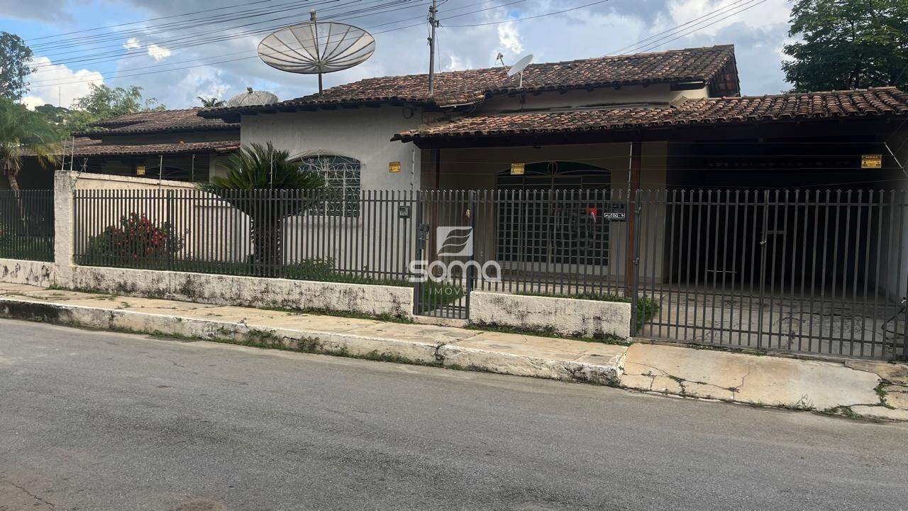 Casa à venda no Centro: