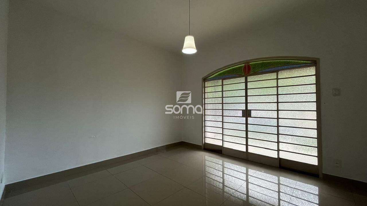 Casa à venda no Centro: