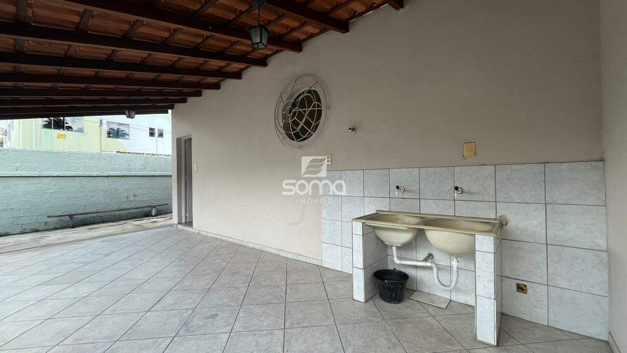 Casa à venda no Centro: