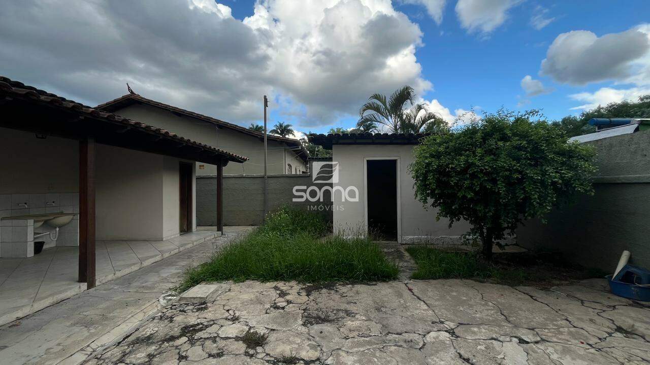 Casa à venda no Centro: