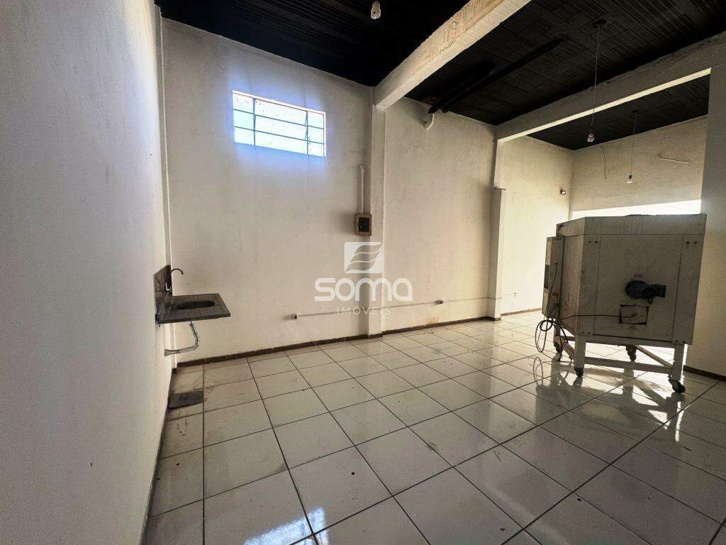 Loja para aluguel no Célvia: 