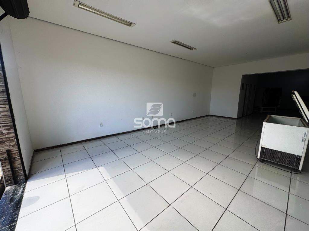 Loja para aluguel no Célvia: 