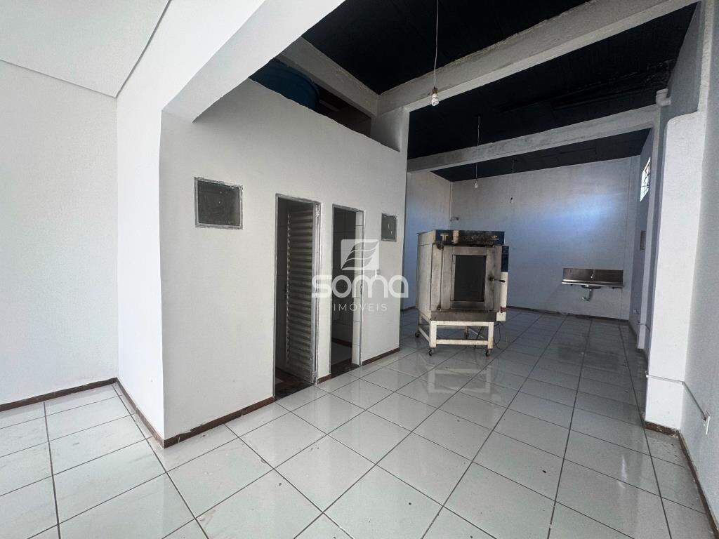 Loja para aluguel no Célvia: 