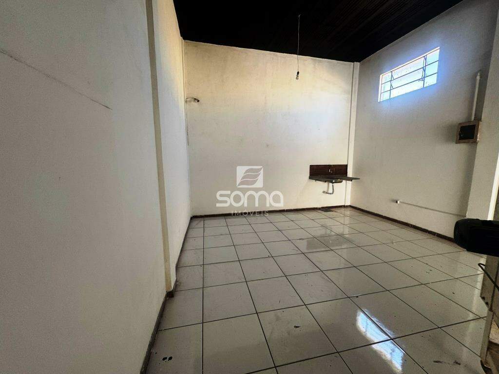 Loja para aluguel no Célvia: 