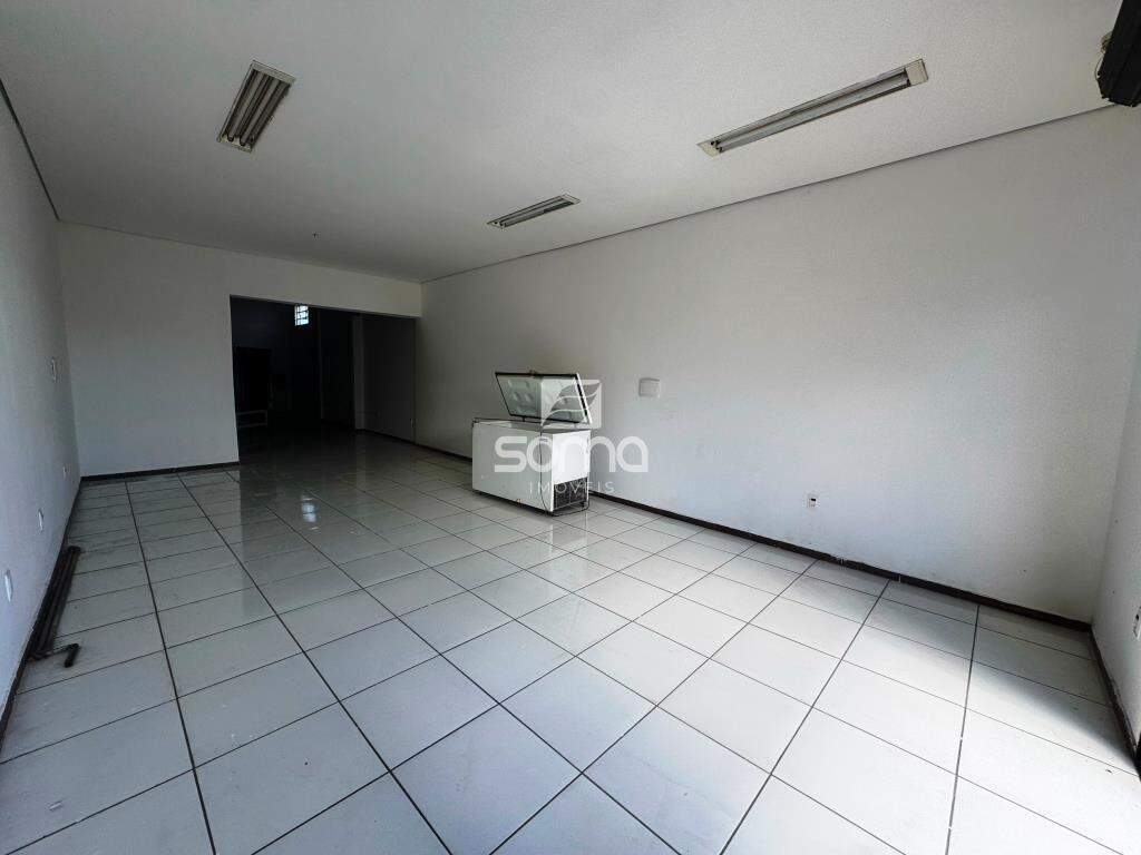 Loja para aluguel no Célvia: 