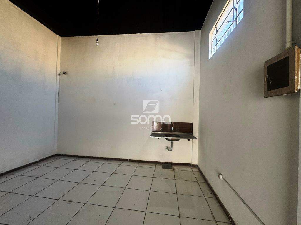 Loja para aluguel no Célvia: 