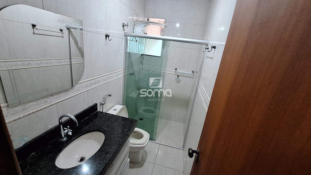 Casa à venda no Condominio Rosa dos Ventos: Banheiro social