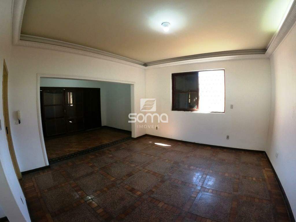 Casa para aluguel no Centro: 