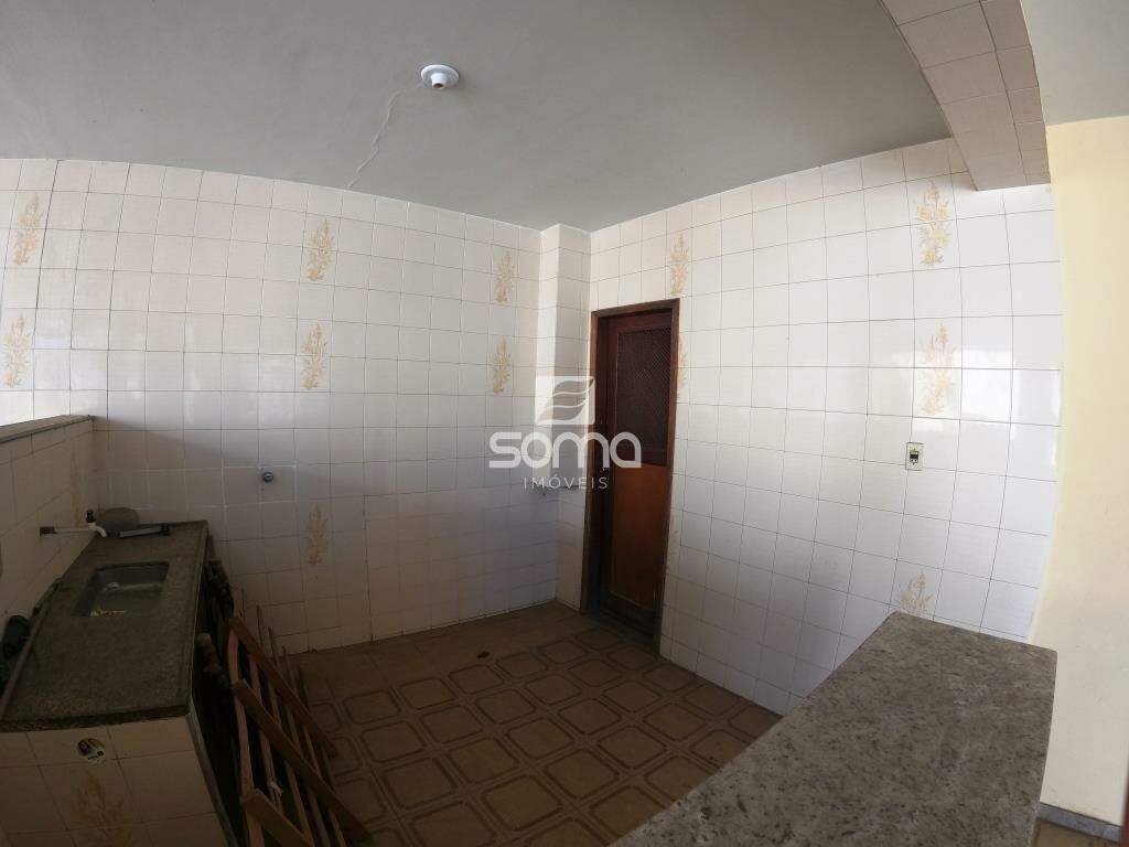 Casa para aluguel no Centro: 