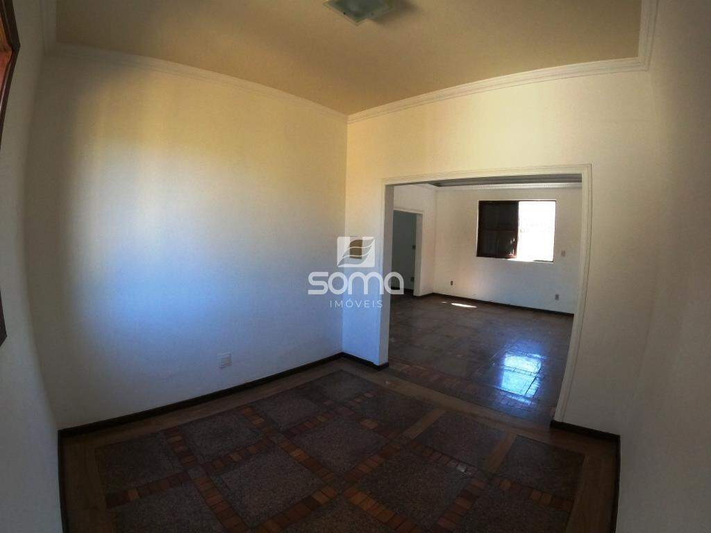 Casa para aluguel no Centro: 