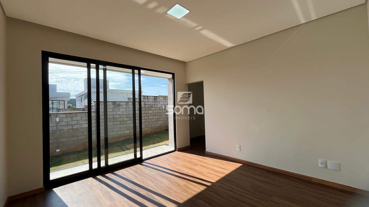 Casa em condomínio à venda no Cond. Villas Park I:
