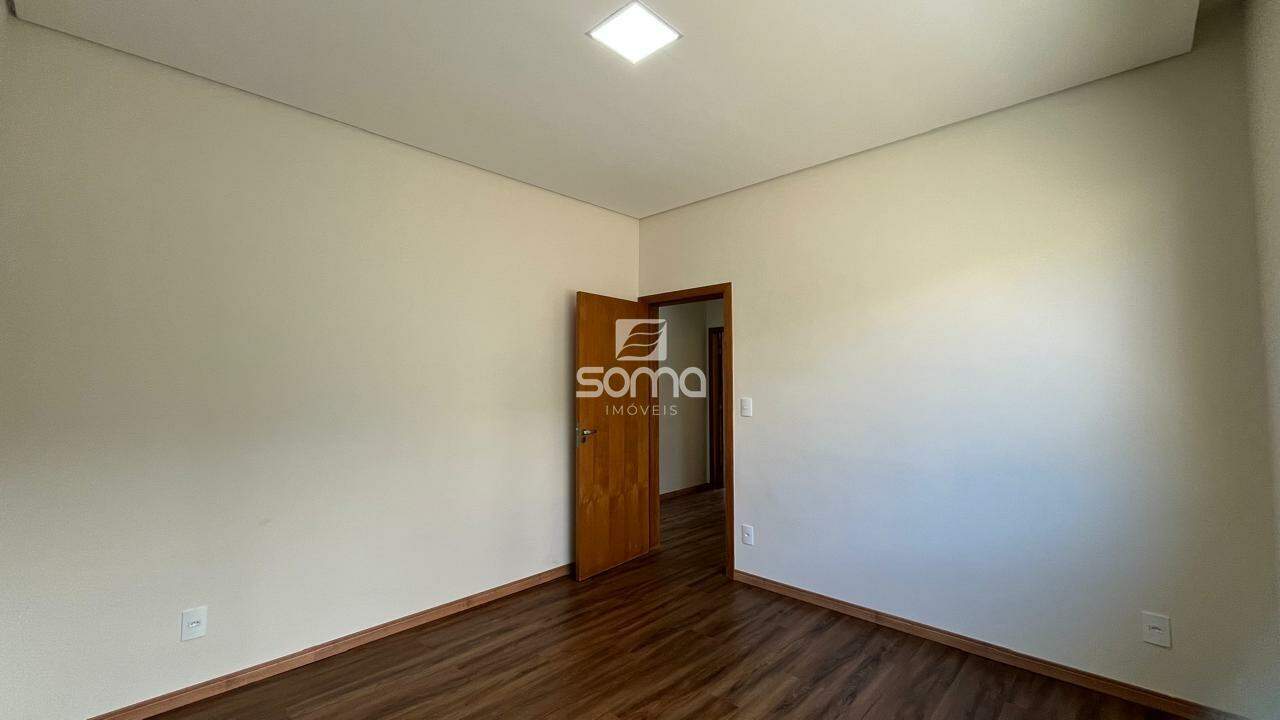 Casa em condomínio à venda no Cond. Villas Park I: