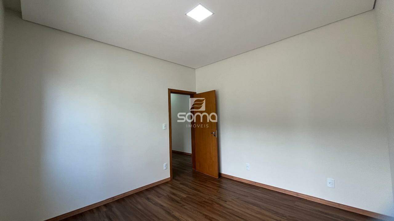 Casa em condomínio à venda no Cond. Villas Park I: