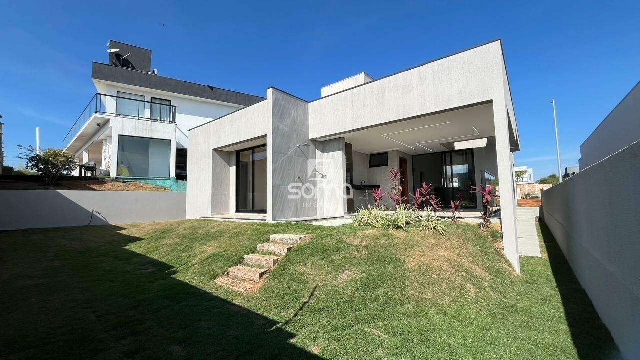 Casa em condomínio à venda no Cond. Villas Park I: