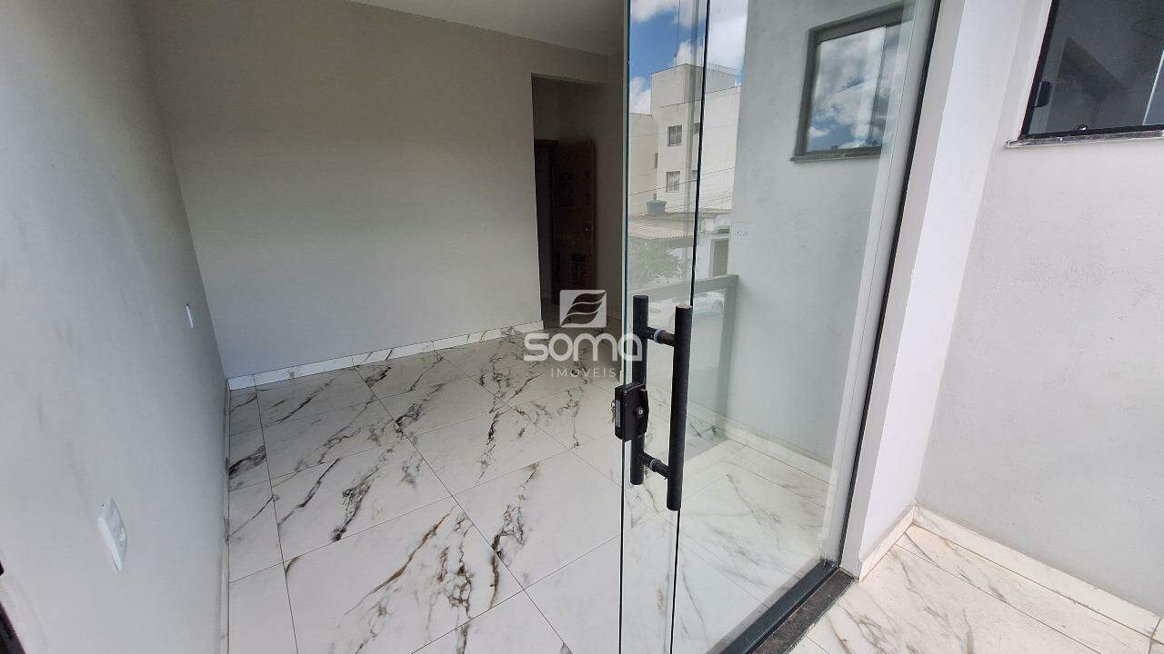 Casa Geminada à venda no Jardim Encantado: 