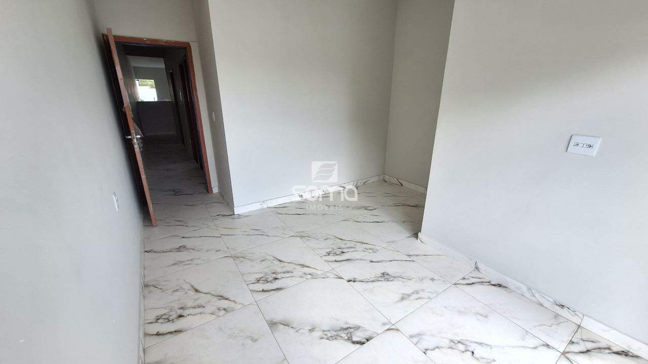 Casa Geminada à venda no Jardim Encantado: