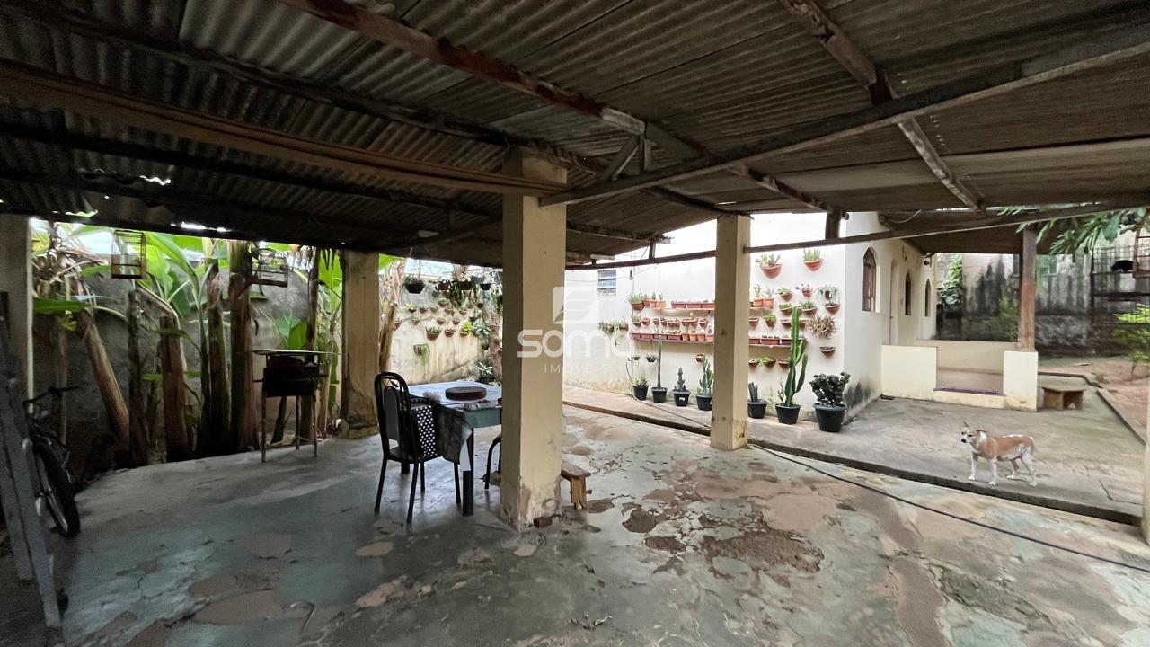 Casa à venda no Célvia: 