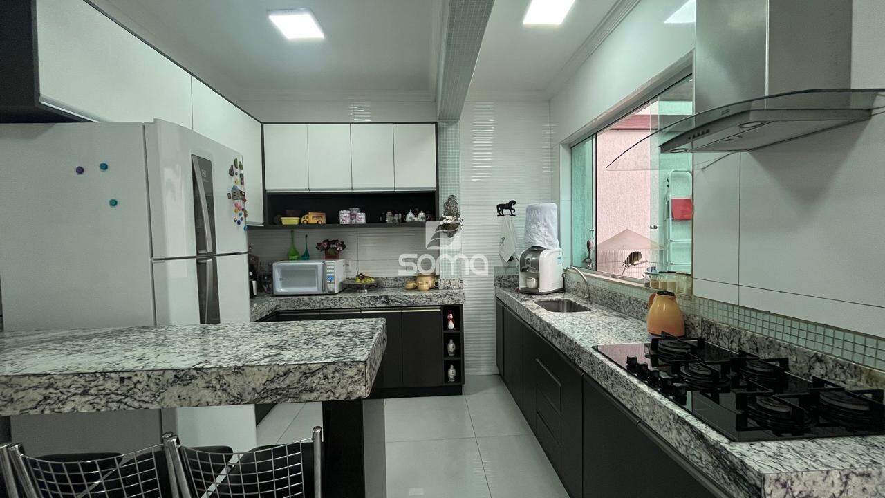 Casa à venda no Jardim Itau: 