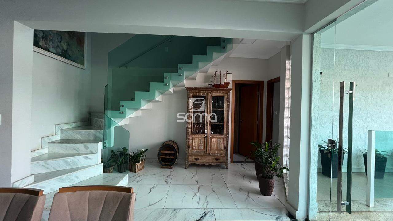 Casa à venda no Jardim Itau: 