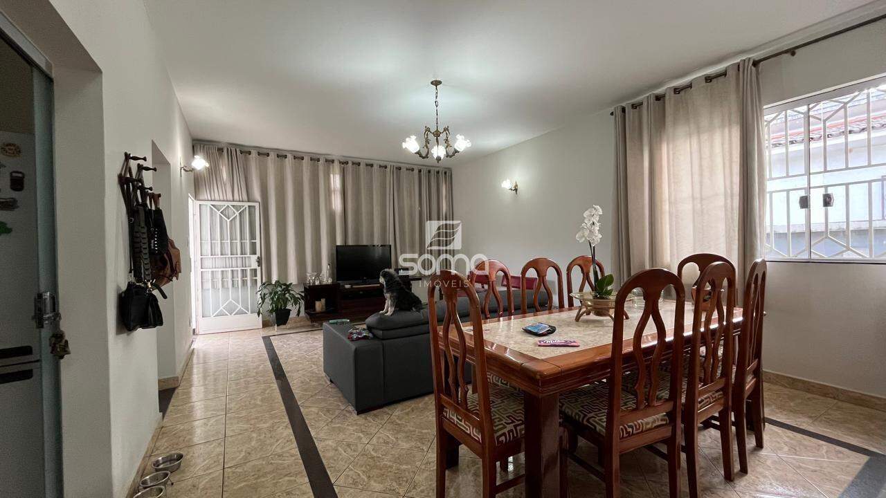 Casa à venda no Centro: 