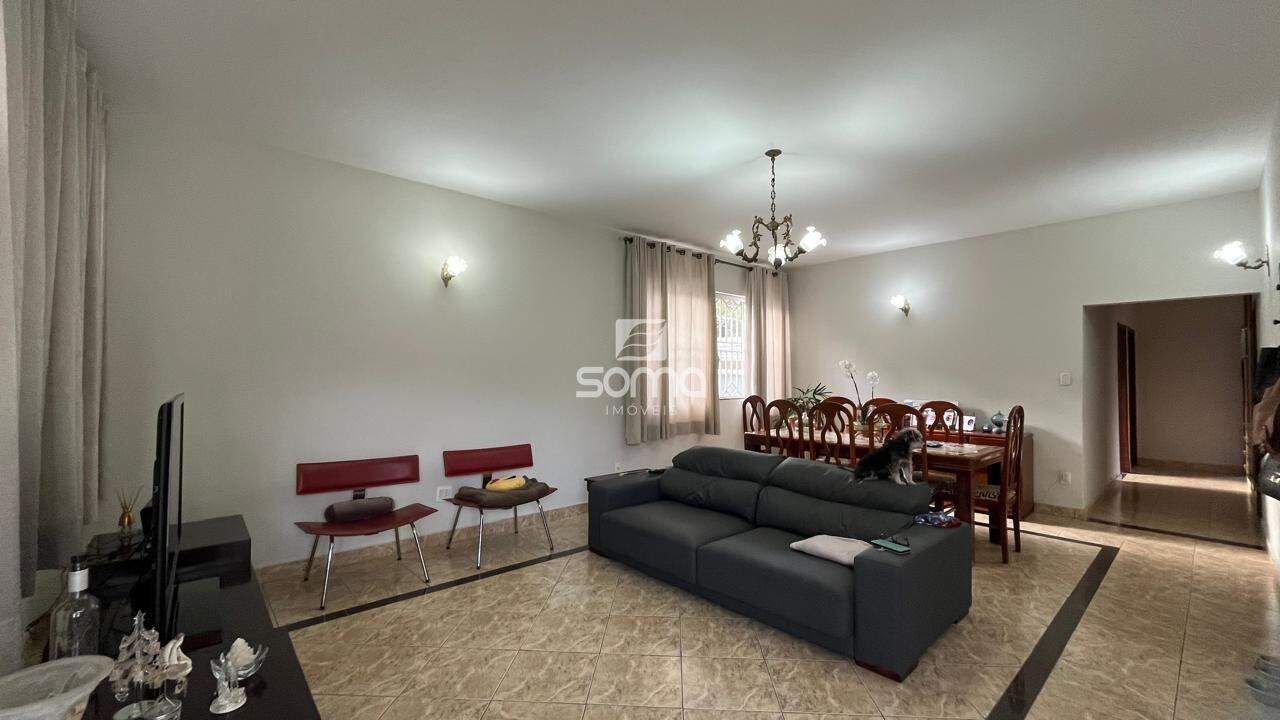 Casa à venda no Centro: 