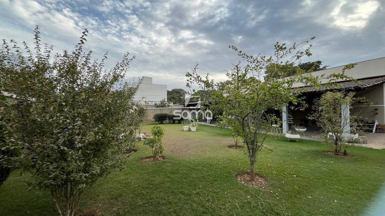 Casa à venda no Centro: 