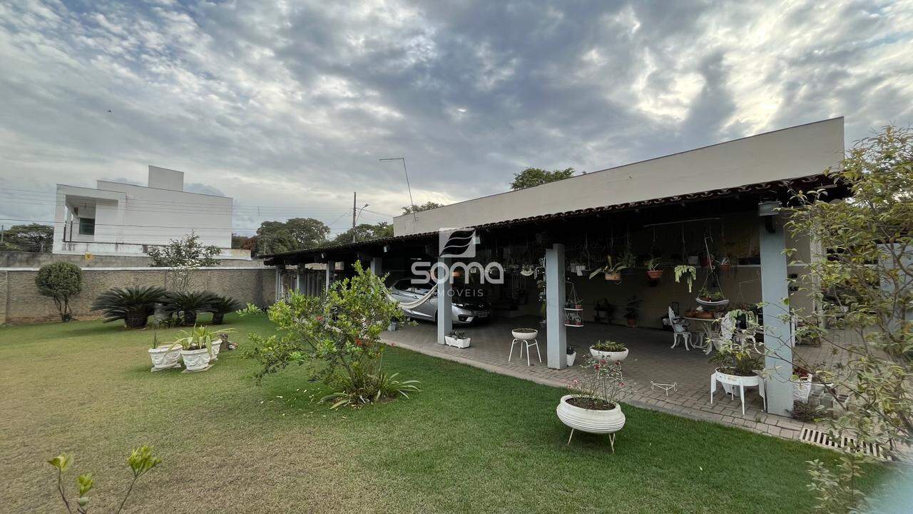 Casa à venda no Centro: 
