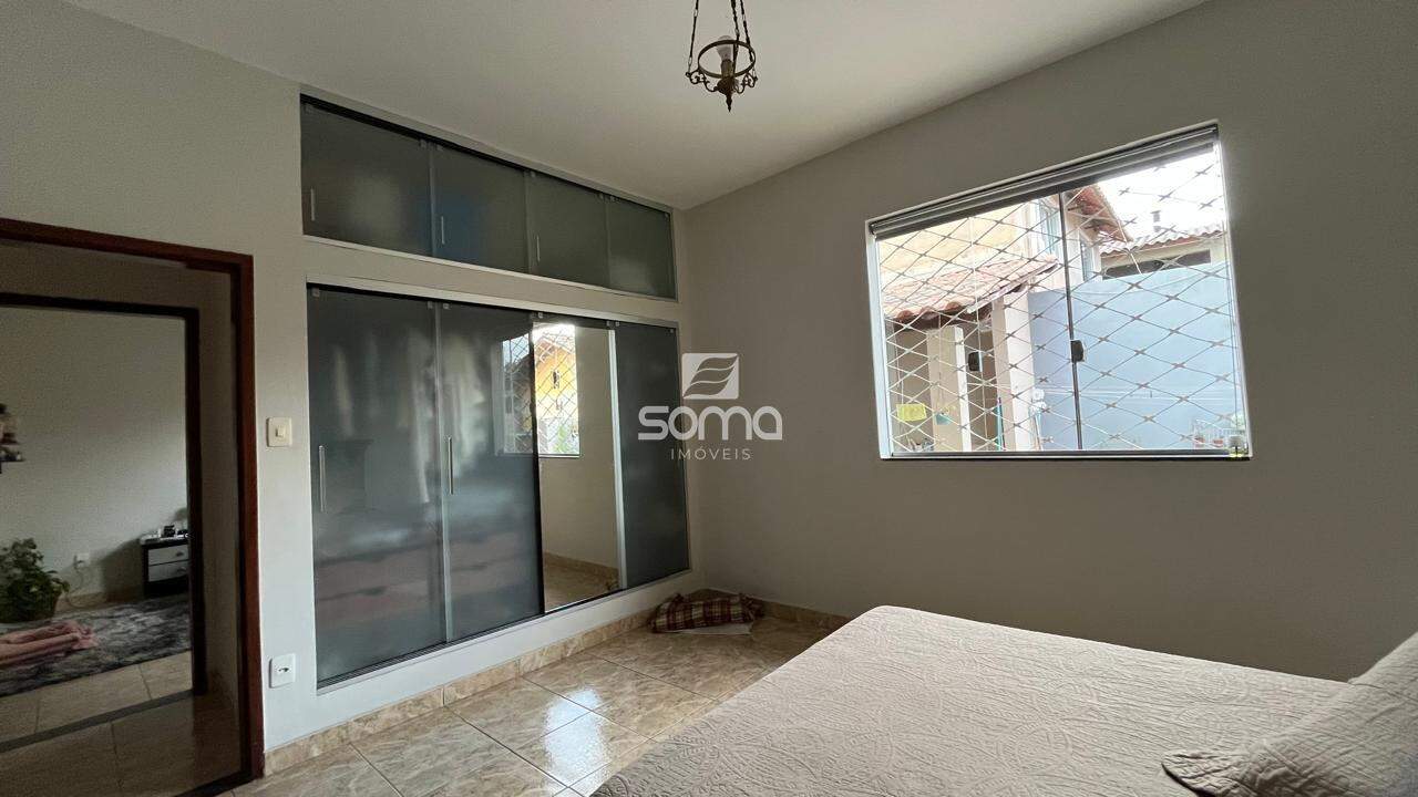 Casa à venda no Centro: 