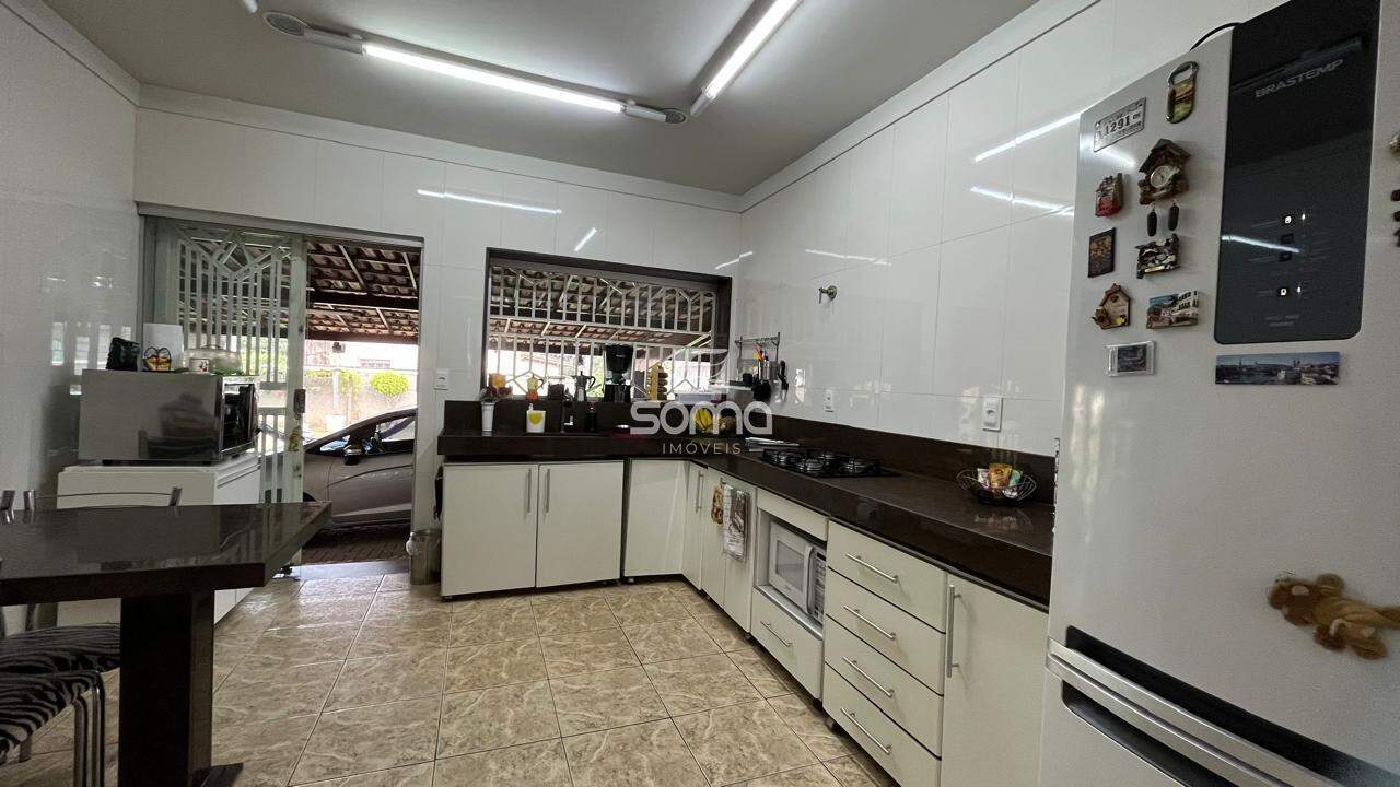 Casa à venda no Centro: 
