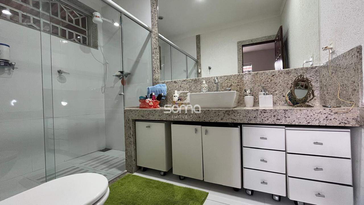 Casa à venda no Centro: 