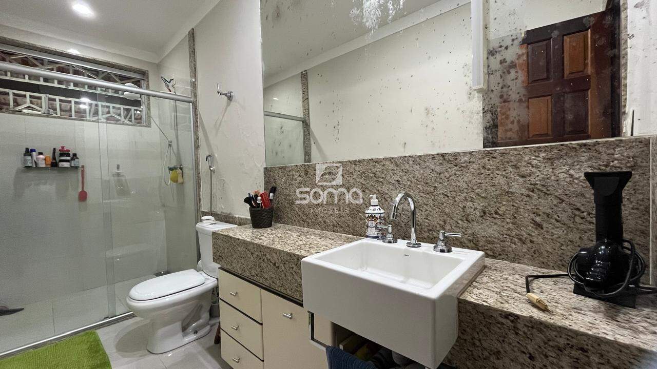 Casa à venda no Centro: 