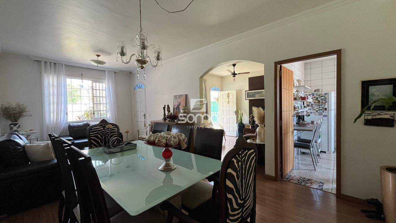 Casa à venda no Jardim Itau: 