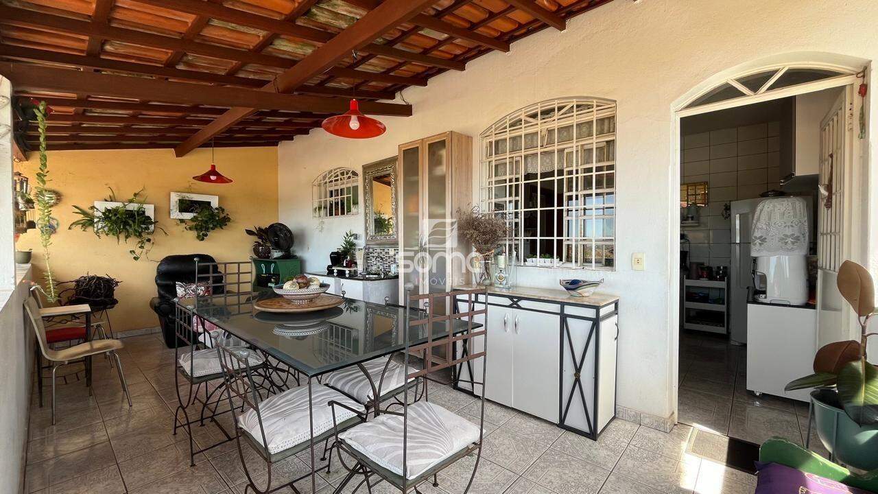 Casa à venda no Jardim Itau: 