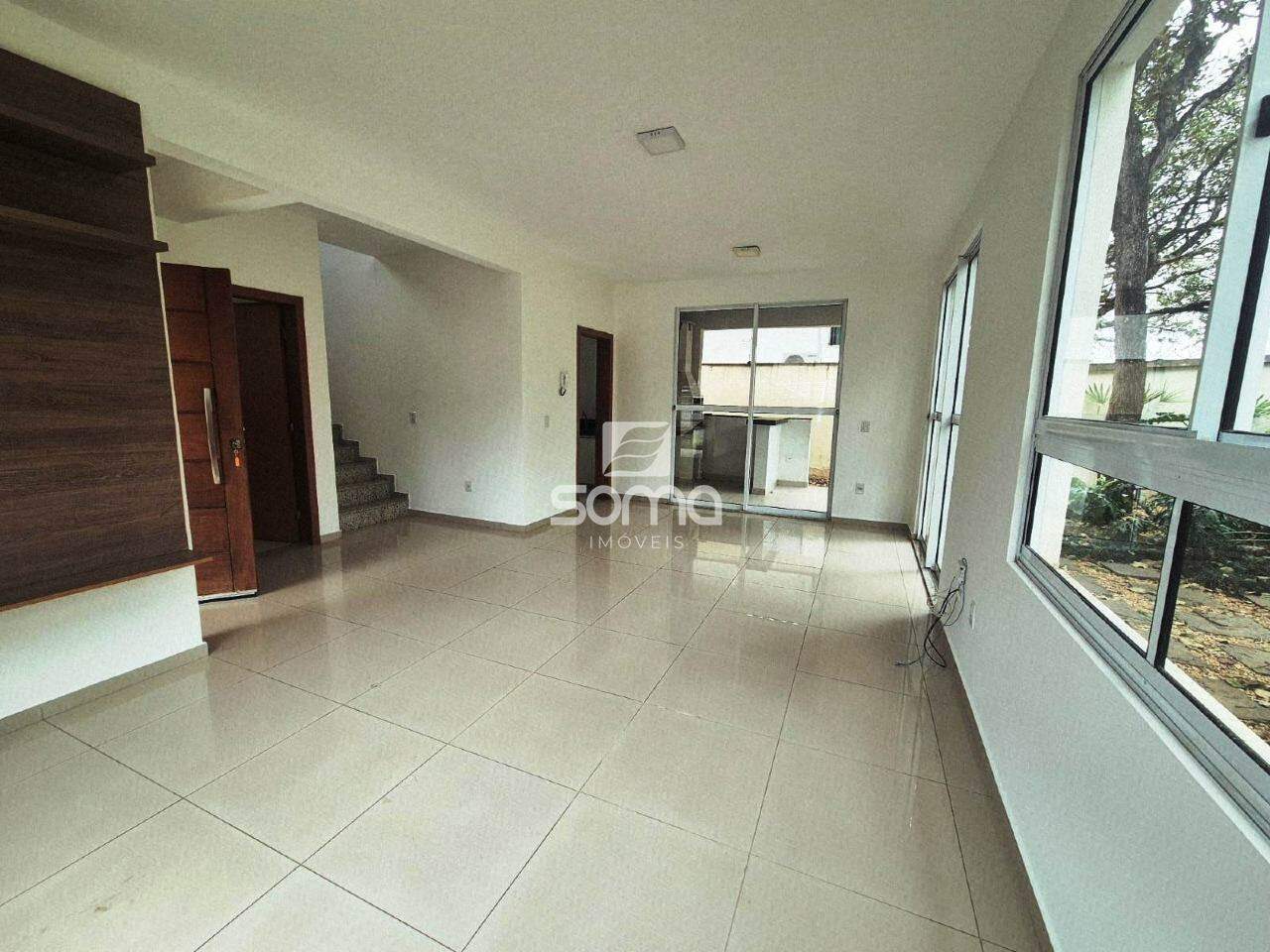 Casa em condomínio à venda no JARDIM IPÊ: 
