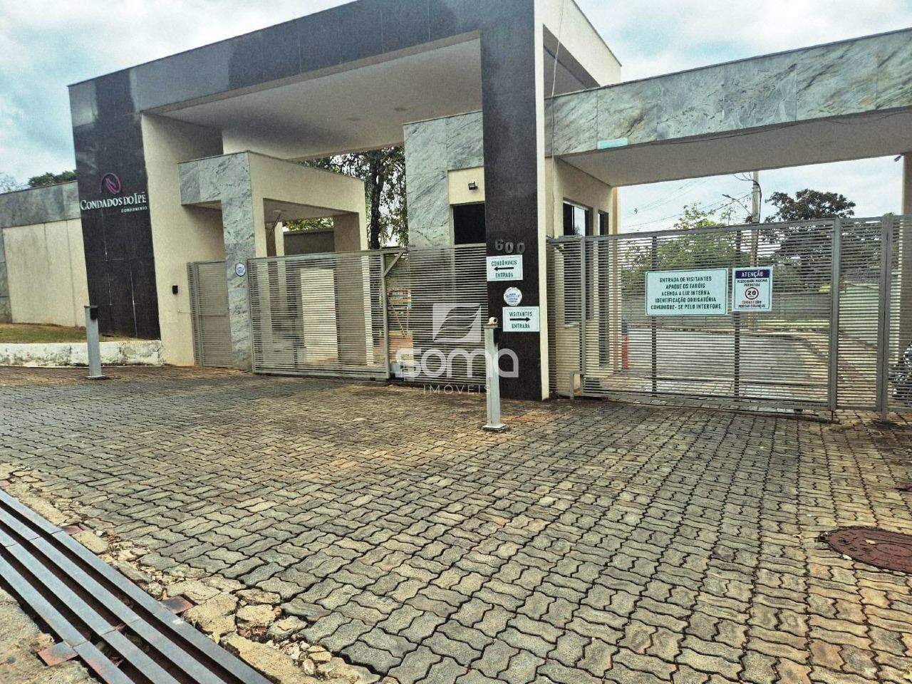 Casa em condomínio à venda no JARDIM IPÊ: 