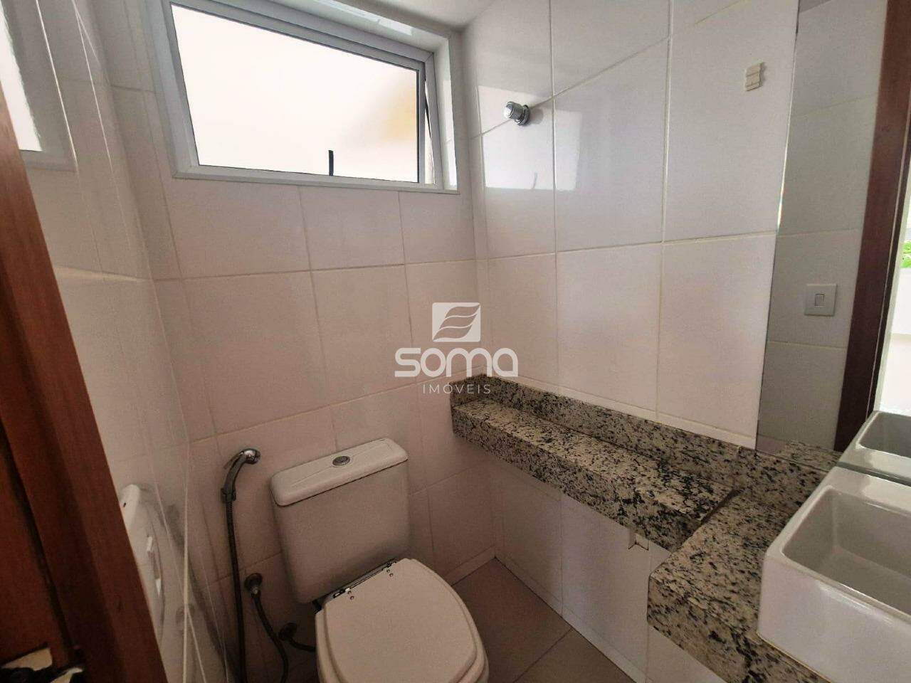 Casa em condomínio à venda no JARDIM IPÊ: 