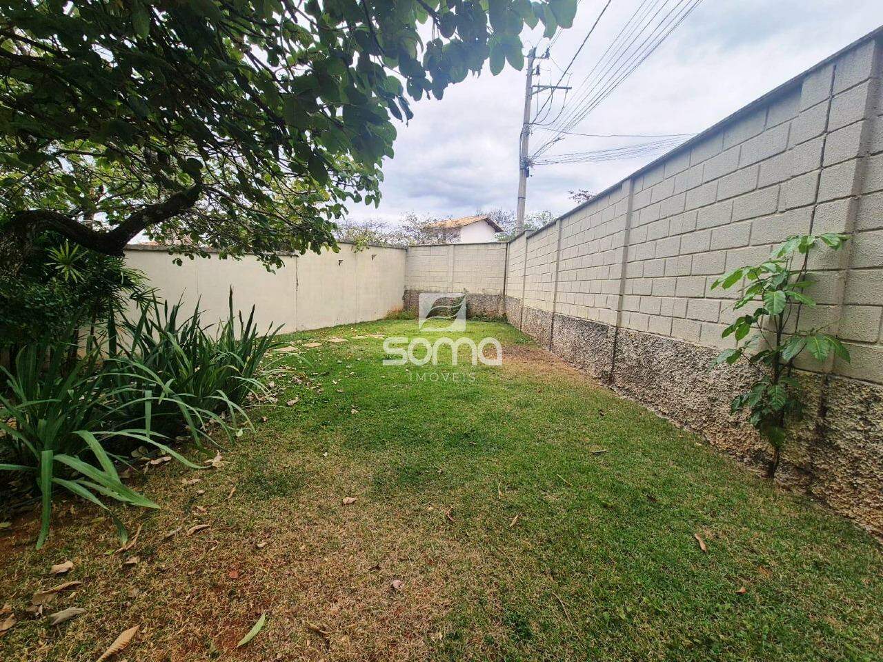 Casa em condomínio à venda no JARDIM IPÊ: 
