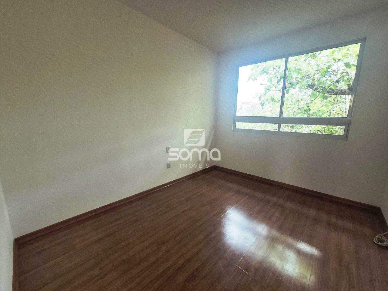 Casa em condomínio à venda no JARDIM IPÊ: 