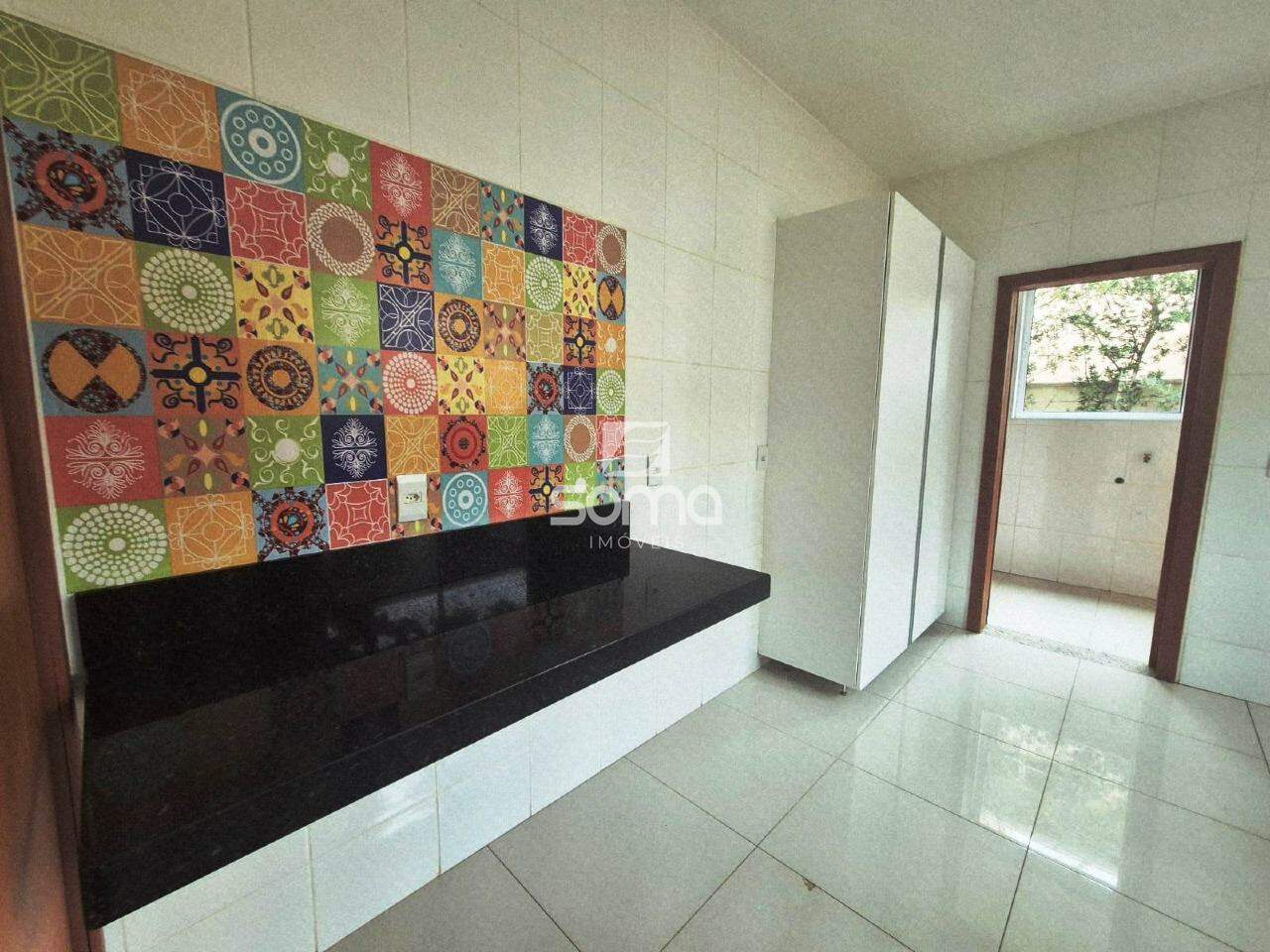 Casa em condomínio à venda no JARDIM IPÊ: 