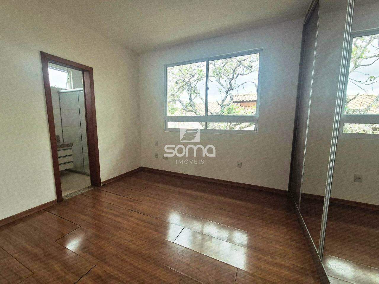 Casa em condomínio à venda no JARDIM IPÊ: 