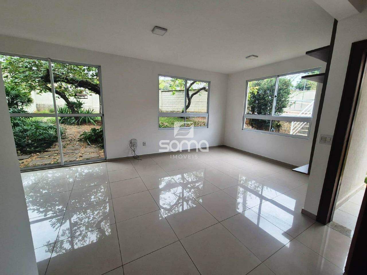 Casa em condomínio à venda no JARDIM IPÊ: 