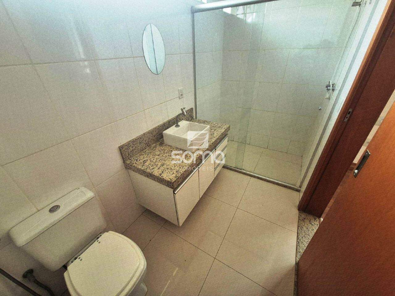Casa em condomínio à venda no JARDIM IPÊ: 