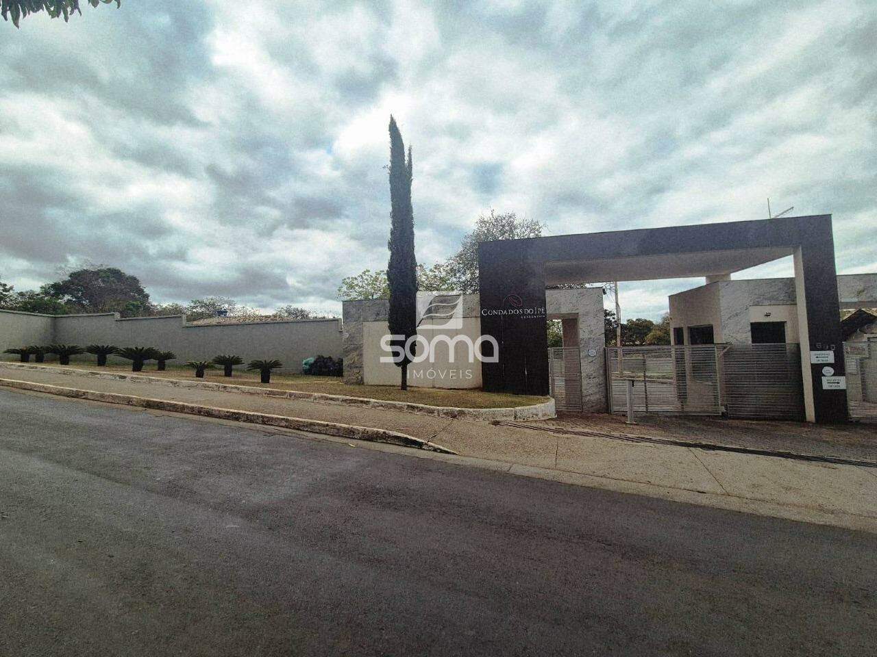 Casa em condomínio à venda no JARDIM IPÊ: 