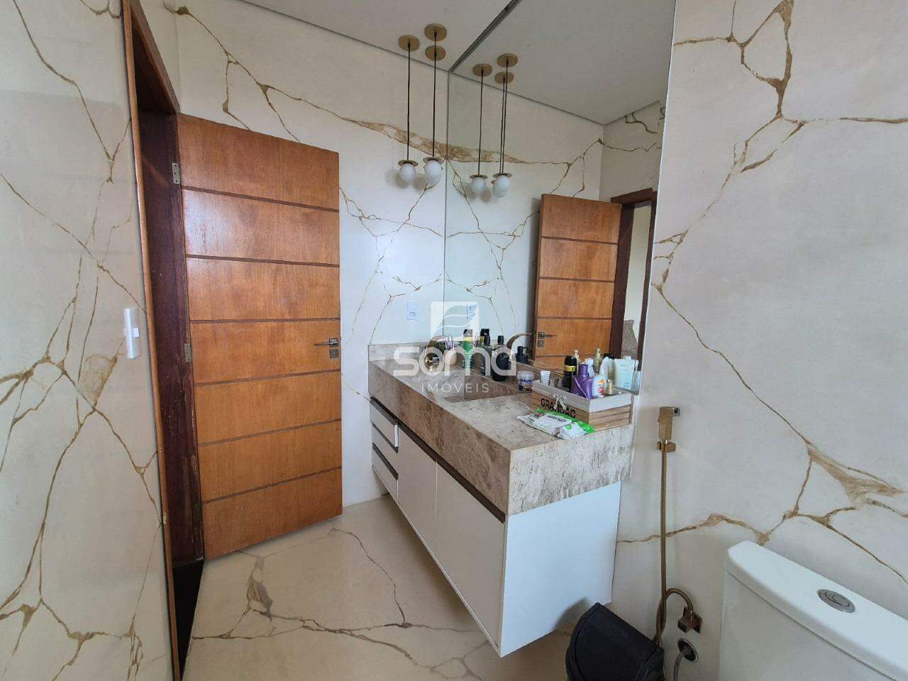 Casa em condomínio à venda no Gran Park: