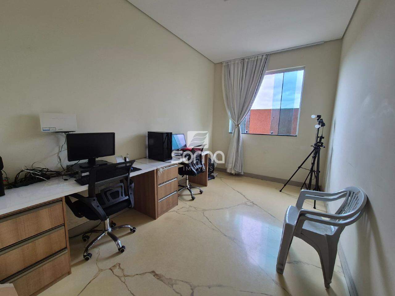Casa em condomínio à venda no Gran Park: