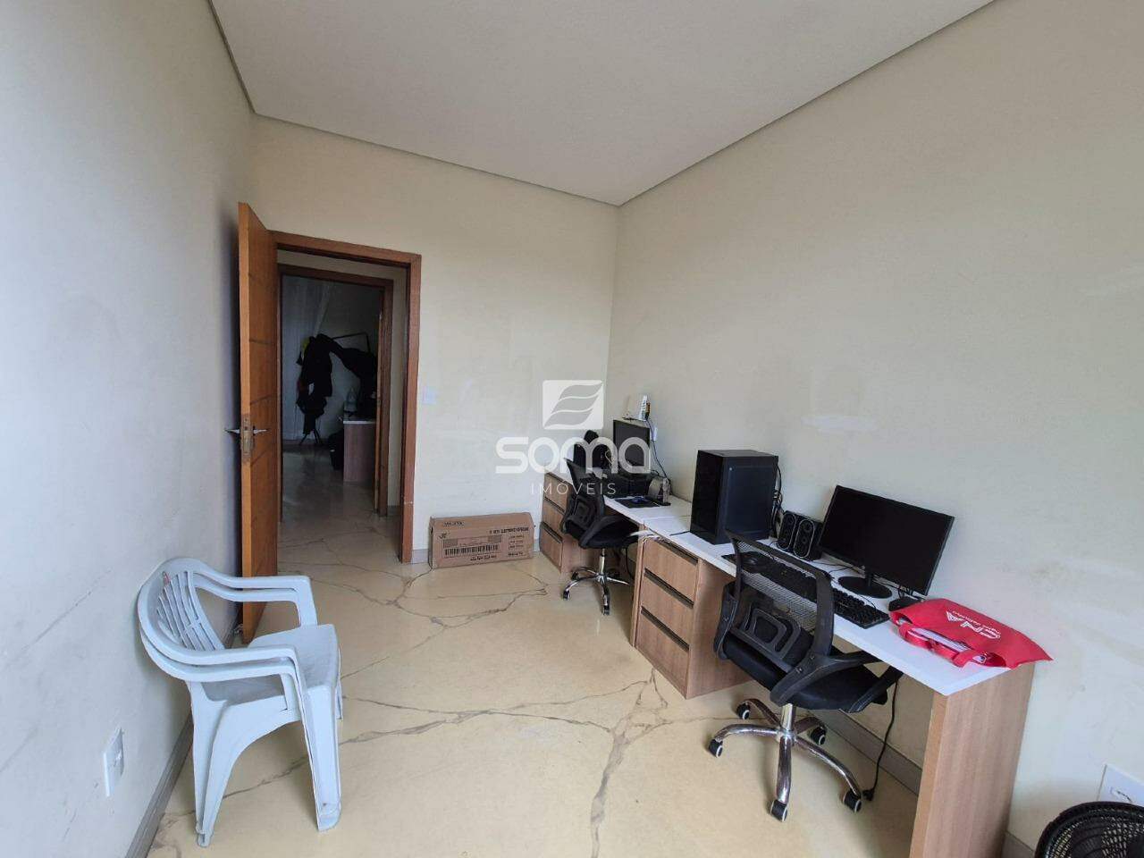 Casa em condomínio à venda no Gran Park: