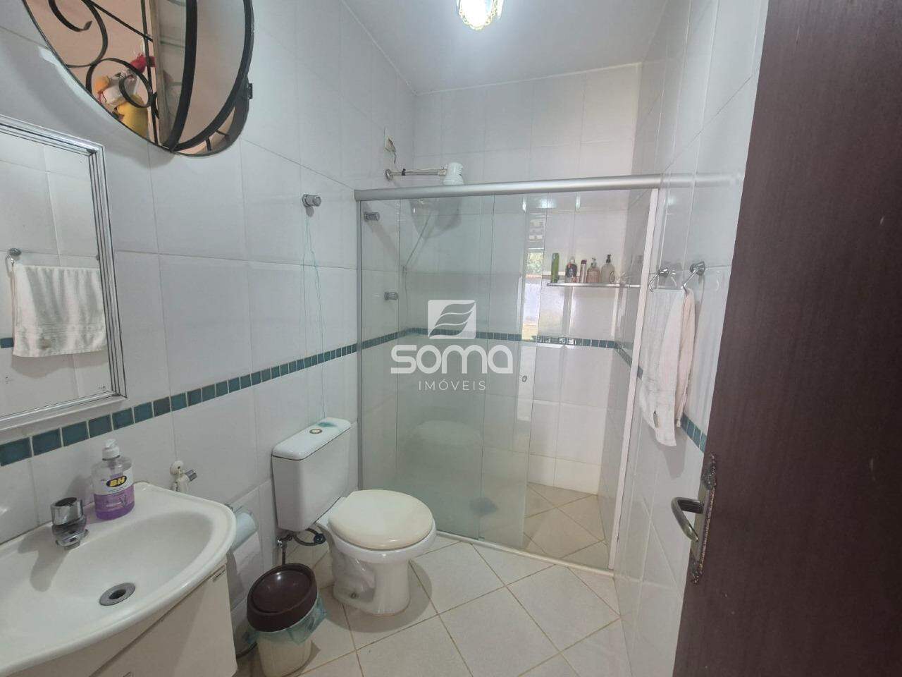Casa em condomínio à venda no Quintas dos Ipês: